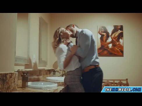 ❤️ 当一个胸大无脑的金发女郎在公共厕所里勾引你时 自制毛片❌️❤